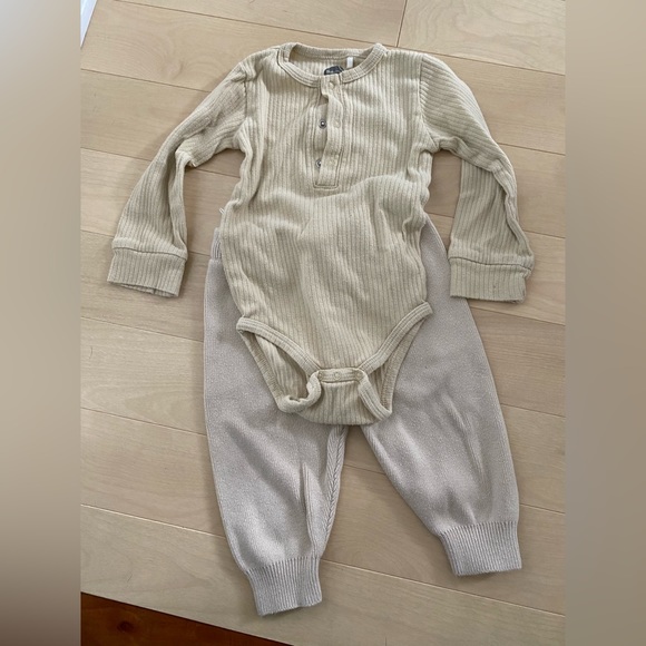 100% Organic Cotton, The Littlest, 6-12M, knit pants and ribbed long sleeve - Picture 2 of 6